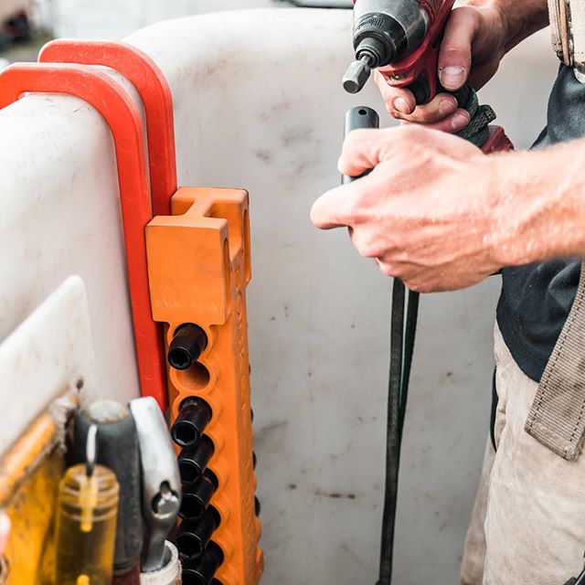 Socket Locker Base - (98-SQ8552434)